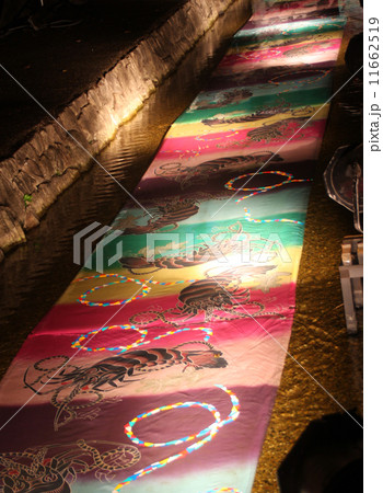 京都堀川の流し友禅 11662519