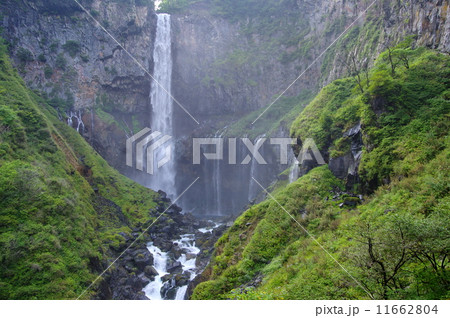 華厳の滝 11662804