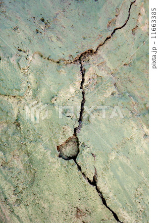 Crack on a wall Crack on a wall 11663385