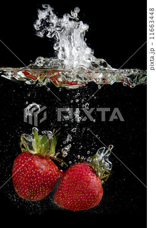 Strawberries in water 11663448