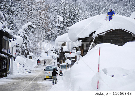 雪下ろし作業01 雪下ろし作業01 11666348
