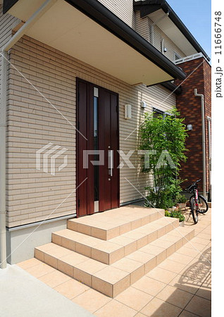 緑あふれる玄関 11666748