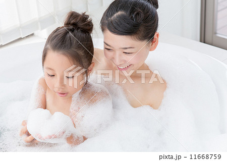 親子　バスタイム 11668759