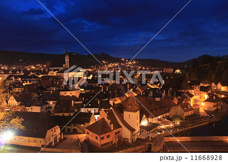 夜のチェスキークルムロフ 11668928