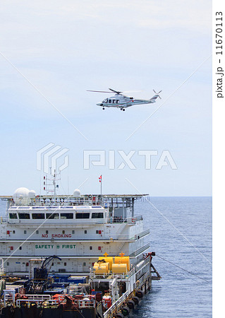 Helicopter landing on offshore oil rig Helicopter landing on offshore oil rig 11670113