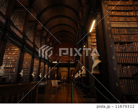 トリニティ・カレッジ図書館 11670312