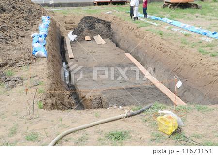 遺跡発掘作業 11671151
