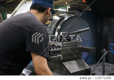 働く人　労働　町工場　金属加工　機械加工　職人　製造業 11671280