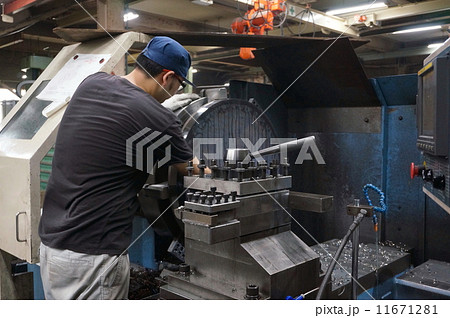 働く人 労働 町工場 金属加工 機械加工 職人 製造業 働く人 労働 町工場 金属加工 機械加工 職人 製造業 11671281