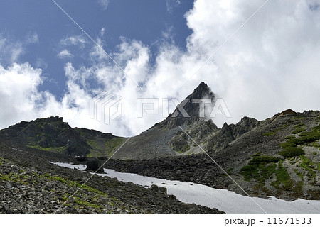 槍ヶ岳、流れる雲(撮影地:坊主岩小屋付近) 槍ヶ岳、流れる雲(撮影地:坊主岩小屋付近) 11671533