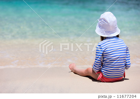 Child on a tropical vacation 11677204