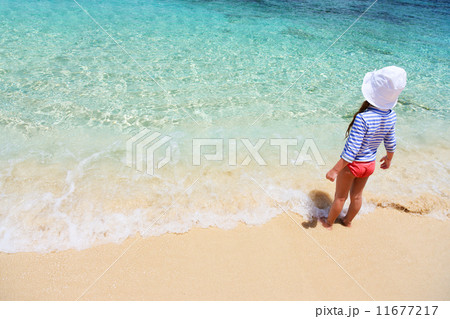 Child on a tropical vacation 11677217
