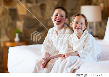 Brother and sister at hotel room 11677486