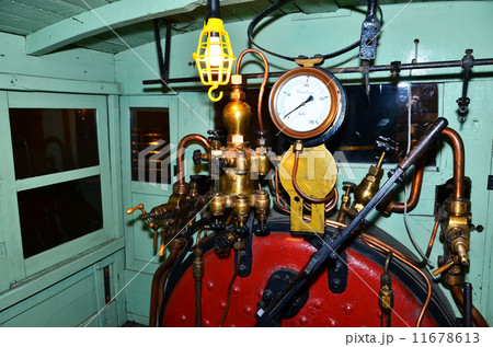 ノスタルジックな明治時代の汽車「和式番号い1号」機関室 ノスタルジックな明治時代の汽車「和式番号い1号」機関室 11678613