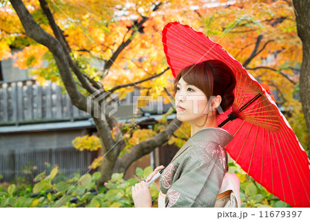 紅葉と京都の着物女性 紅葉と京都の着物女性 11679397