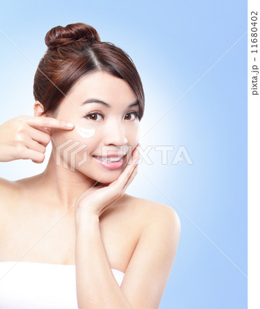 beautiful face of girl applying moisturize cream 11680402