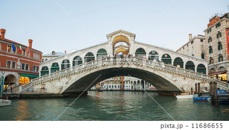 Rialto Bridge (Ponte Di Rialto) in the evening 11686655