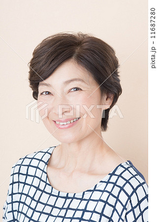 シニアの女性 11687280