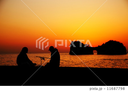 円月島と釣人 円月島と釣人 11687798