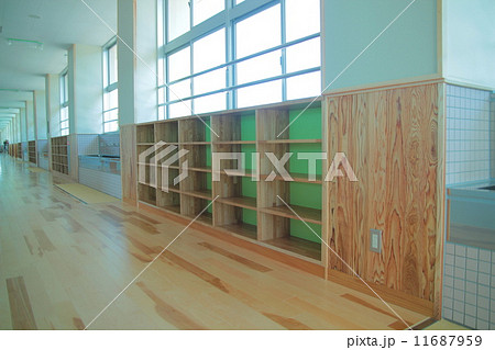 流し　シンク　学校　廊下 11687959