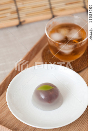麦茶と和菓子 11688509