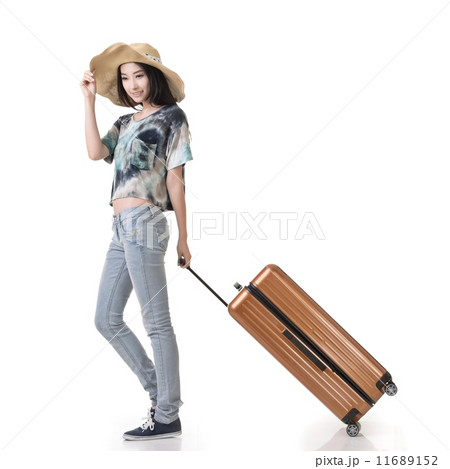 woman drag a luggage 11689152