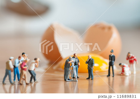 Broken egg. Accident in the kitchen 11689831