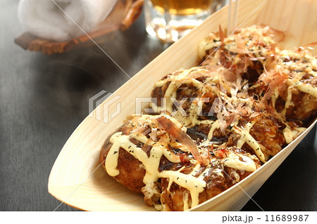 たこ焼き 大阪名物 アップ 湯気 黒背景 たこ焼き 大阪名物 アップ 湯気 黒背景 11689987