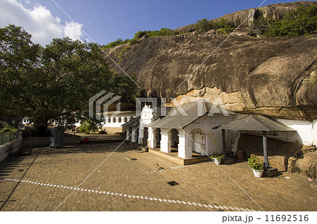 Dambulla cave temple 11692516