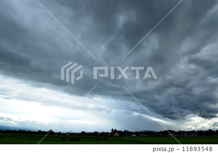 不穏な雲行き 不穏な雲行き 11693548