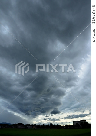 不穏な雲行き 不穏な雲行き 11693549