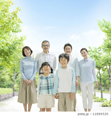 日本人の三世代家族 日本人の三世代家族 11694520