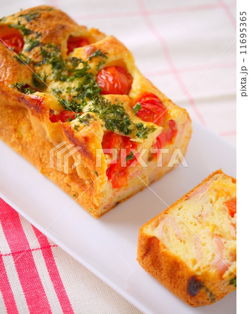 　ハムとプチトマトのケーク・サレ　　（カット画像） 11695365