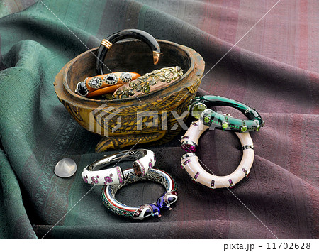 bracelets bracelets 11702628