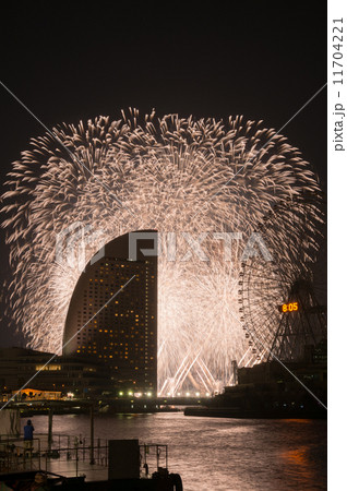 横浜の花火大会 11704221