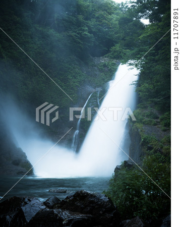 夏の秋保大滝 11707891