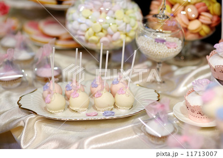 Wedding cake pops in pink and purple 11713007
