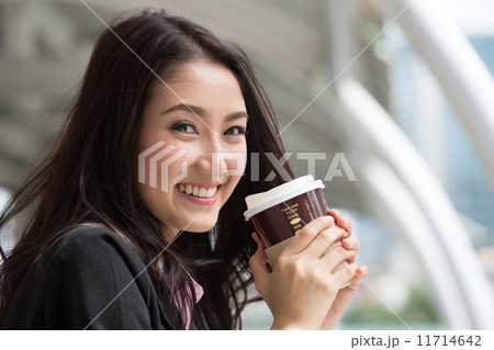 Business woman holding coffee paper cup Business woman holding coffee paper cup 11714642
