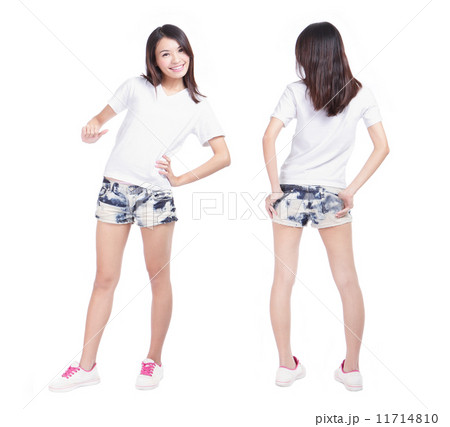 Young beauty girl with blank white shirt 11714810
