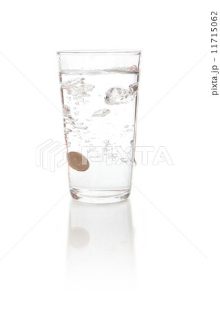 coin money dropped in to water 11715062