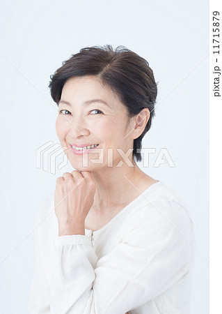 シニアの女性 11715879