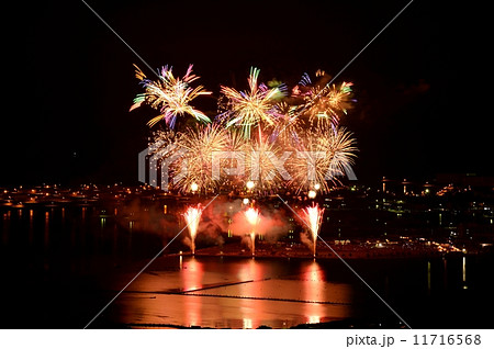 海に浮かぶ花火 11716568