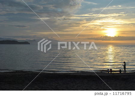夕暮れの塩谷海水浴場 夕暮れの塩谷海水浴場 11716795
