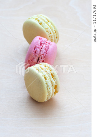 Colorful macaroons on wooden background Colorful macaroons on wooden background 11717693