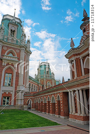 Tower of the royal palace in Tsaritsyno in Moscow Tower of the royal palace in Tsaritsyno in Moscow 11718314