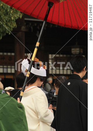 結婚式 嫁入り 花嫁行列 和傘 和装 着物 結婚式 嫁入り 花嫁行列 和傘 和装 着物 11719467
