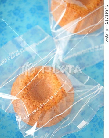 ミニケーキ ~水色パッケージ~ (ハイアングル) ミニケーキ ~水色パッケージ~ (ハイアングル) 11719841