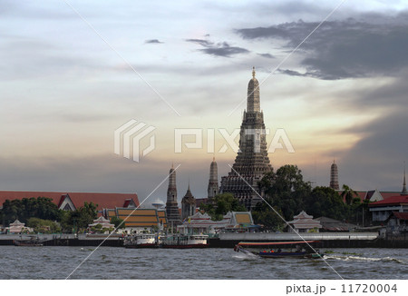 The Temple on riverside in evening, Thailand The Temple on riverside in evening, Thailand 11720004