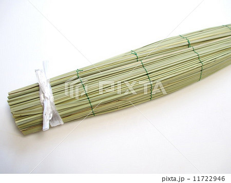 お盆 天国へのお土産を包んだ真菰(まこも) The Bon Festival of Japan Wild rice which wrapped the offering thing お盆 天国へのお土産を包んだ真菰(まこも) The Bon Festival of Japan Wild rice which wrapped the offering thing 11722946