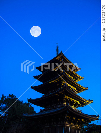 満月と興福寺五重塔 満月と興福寺五重塔 11723476